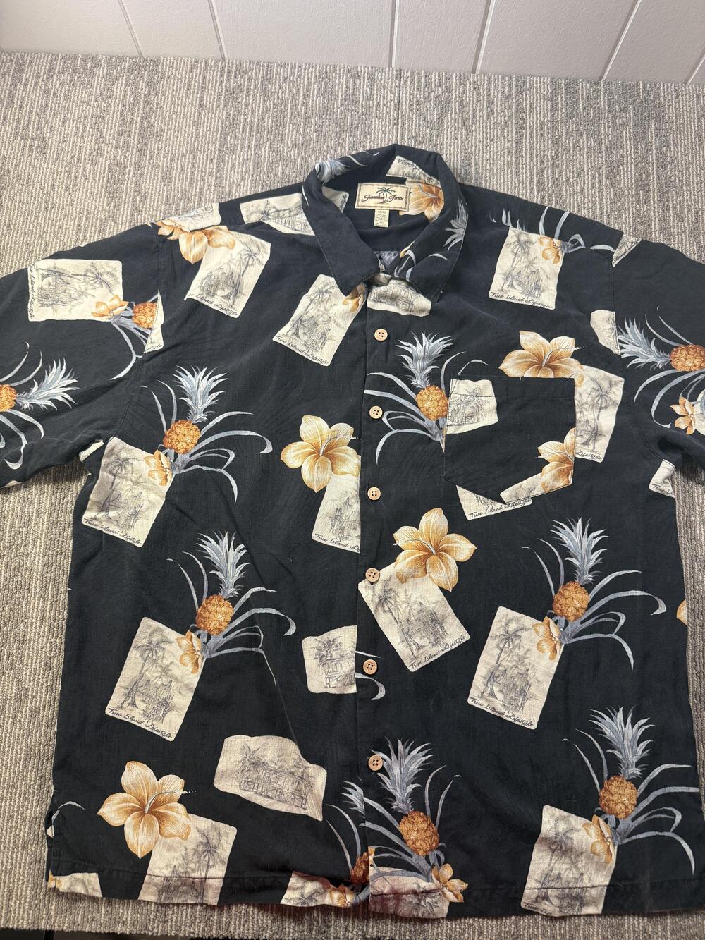 Jamaica Jaxx Shirt Mens XL Black Pineapple Hawaiian Short Sleeve Silk Button Up